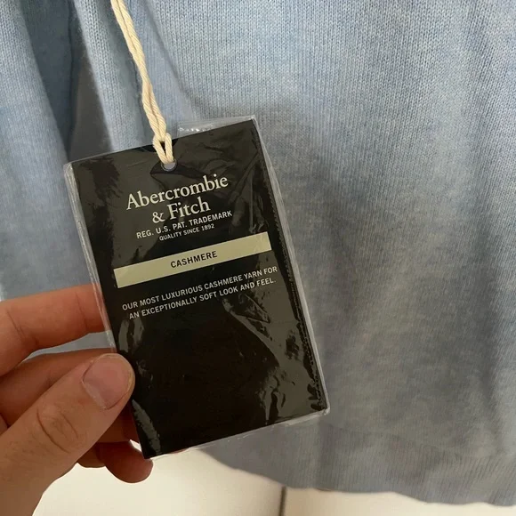 Brand NEW Abercrombie Men’s Cashmere SweaterLight BlueSize Small